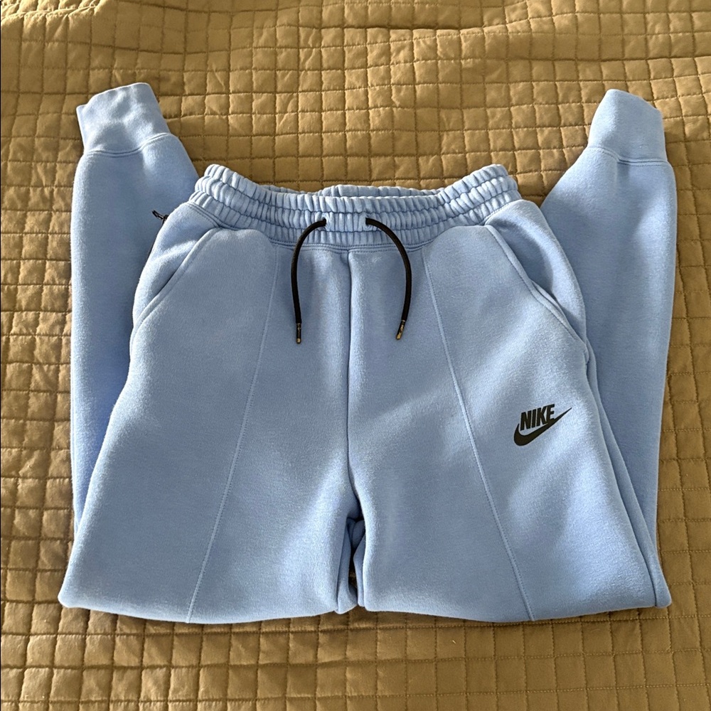 Boy’ Nike Tech Hoodie and Pants - Picture 8 of 10